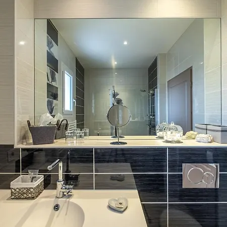 Hotel Domaine De L'echassier, The Originals Relais