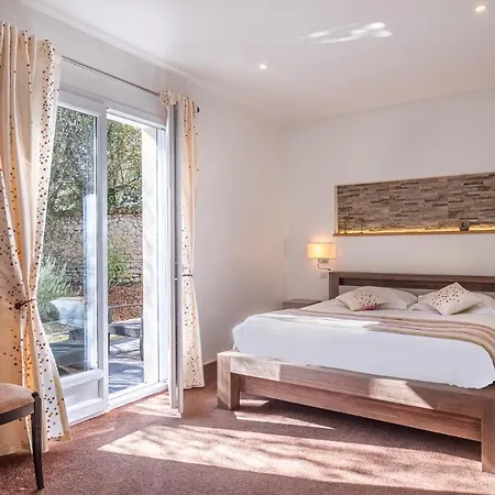 Hotel Domaine De L'echassier, The Originals Relais Chateaubernard