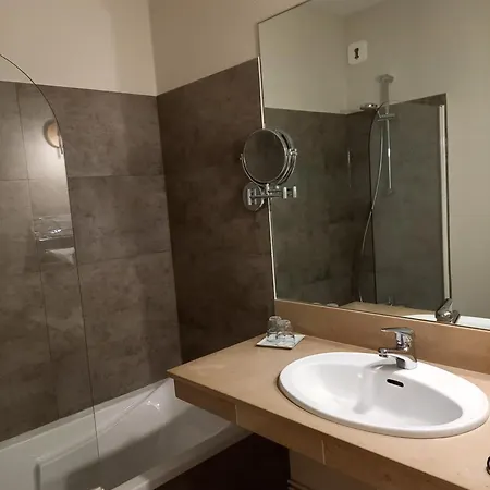 Hotel Domaine De L'echassier, The Originals Relais