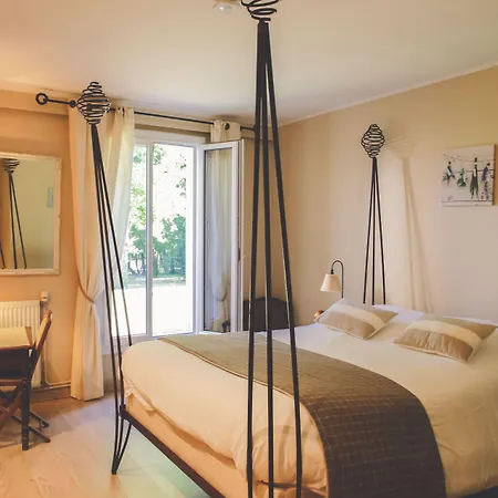 Hotel Domaine De L'echassier, The Originals Relais Chateaubernard