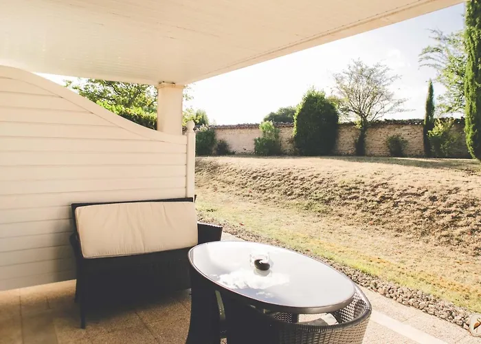 Hotel Domaine De L'echassier, The Originals Relais Châteaubernard