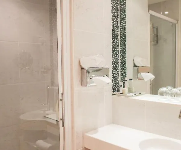 Hotel Domaine De L'echassier, The Originals Relais 3*