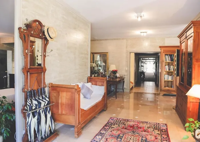 Hotel Domaine De L'echassier, The Originals Relais