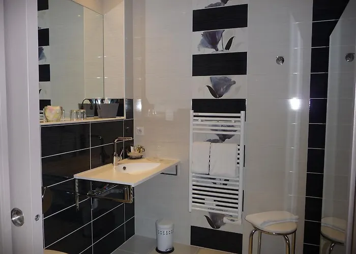 Hotel Domaine De L'echassier, The Originals Relais