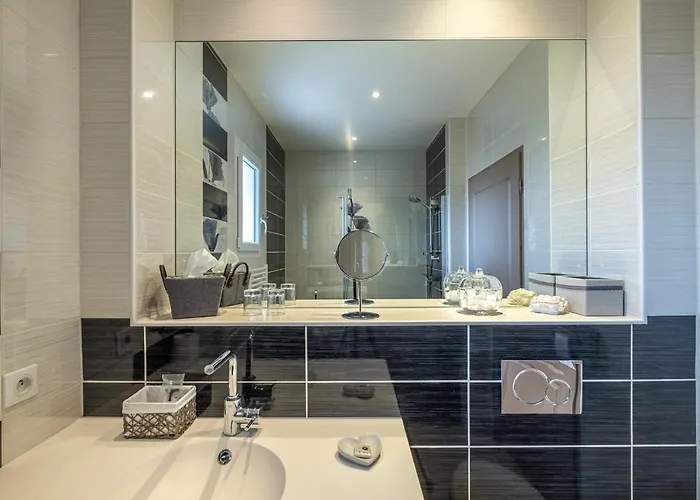 Hotel Domaine De L'echassier, The Originals Relais