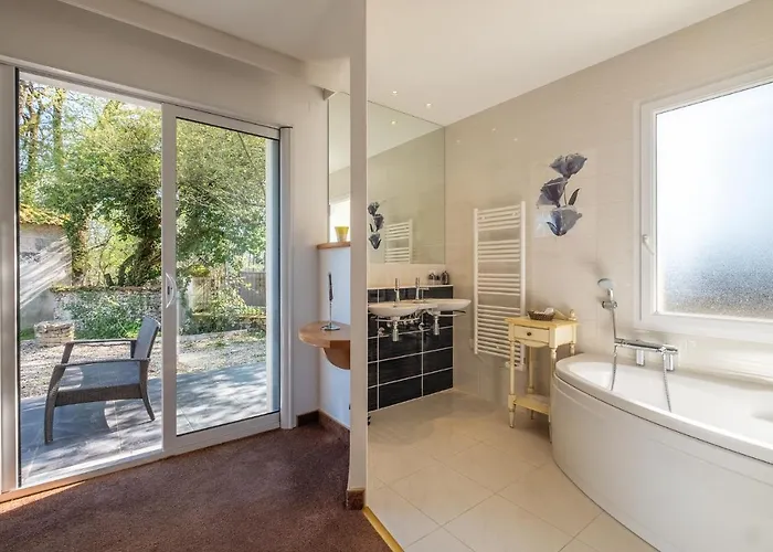 Hotel Domaine De L'echassier, The Originals Relais 3*