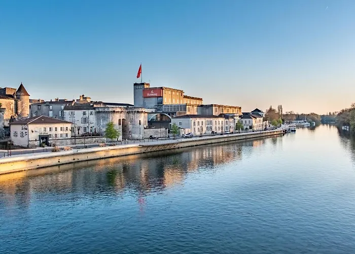 Hotel Domaine De L'echassier, The Originals Relais