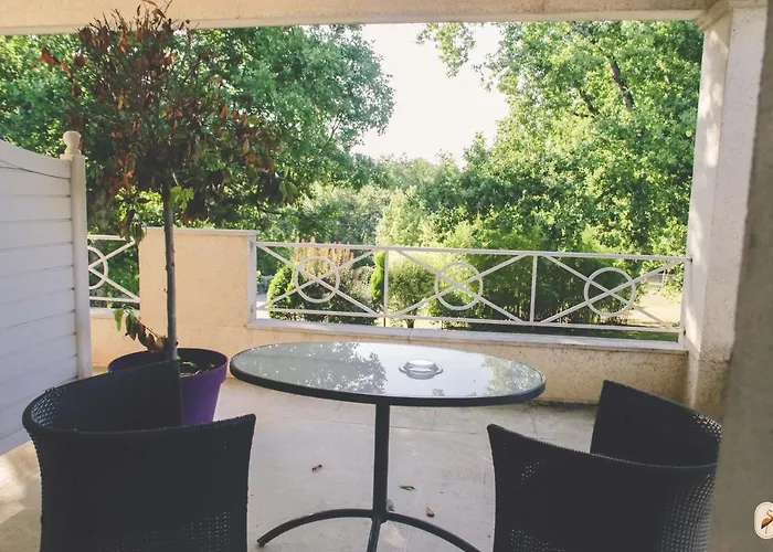 Hotel Domaine De L'echassier, The Originals Relais 3*