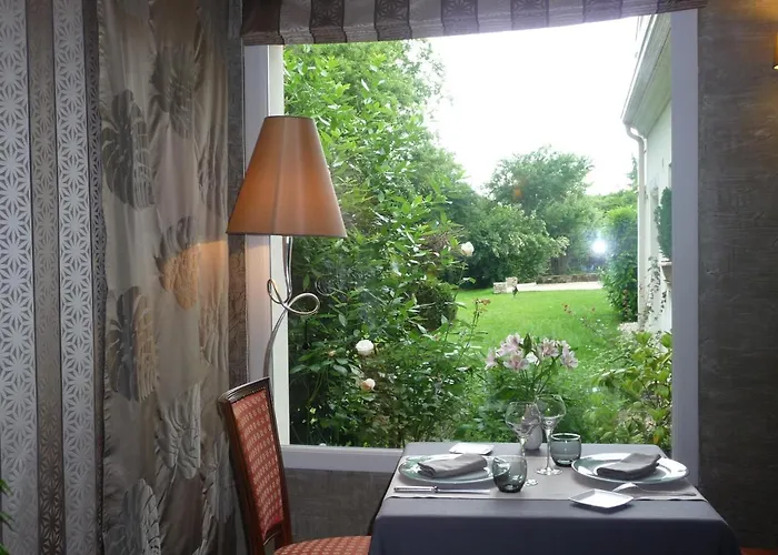 Hotel Domaine De L'echassier, The Originals Relais Châteaubernard