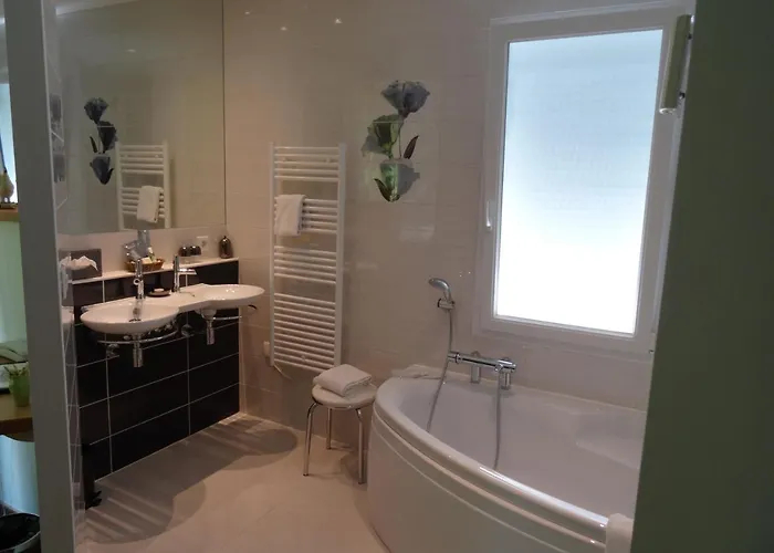 Hotel Domaine De L'echassier, The Originals Relais 3*